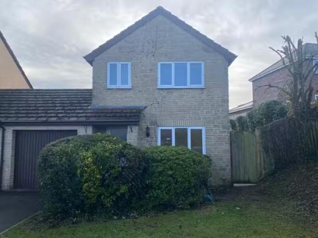 For Rent! 1 BA 3 bedroom detached house for rent in Honeymead.