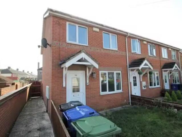 Deal! 1 BA 3 bedroom end of terrace house for rent in Salamand.