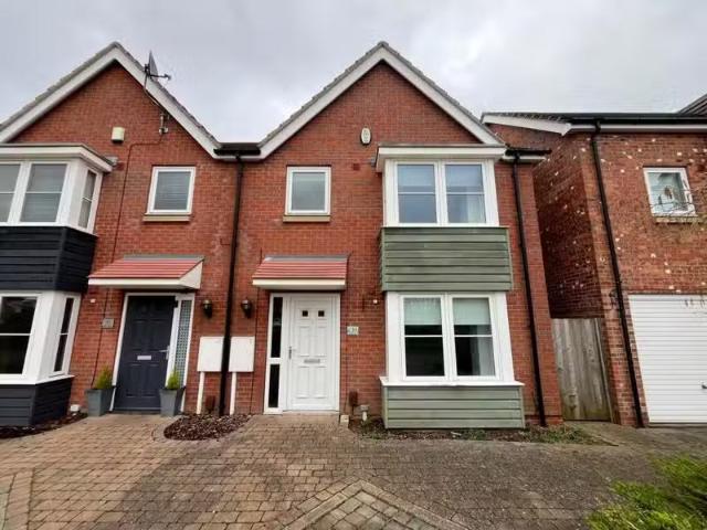 Rental! 1 BA 3 bedroom end of terrace house for rent in Silver.