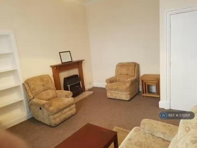 For Rent! 1 BA 3 bedroom flat for rent in Willowbrae Road, Edi.