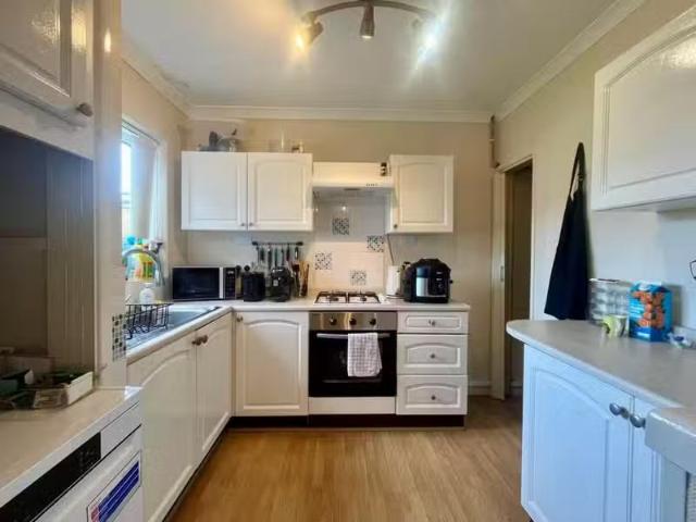 Cheap 1 BA 3 bedroom house for rent in Carisbrooke Crescent, H.
