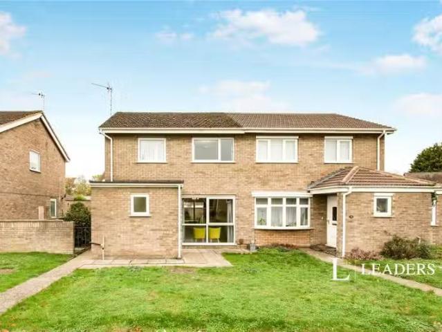 Charming 1 BA 3 bedroom house for rent in Shirley Close, Milto.