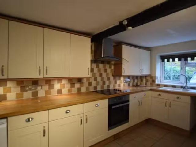 Deal! 1 BA 3 bedroom semi detached house for rent in The Stree.