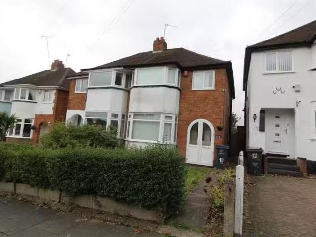 New 1 BA 3 bedroom semi detached house for rent in Bayford Ave.