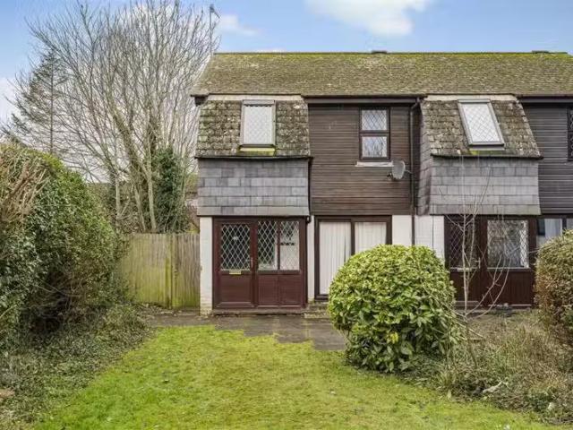 Cozy 1 BA 3 bedroom semi detached house for rent in Cradle Cot.