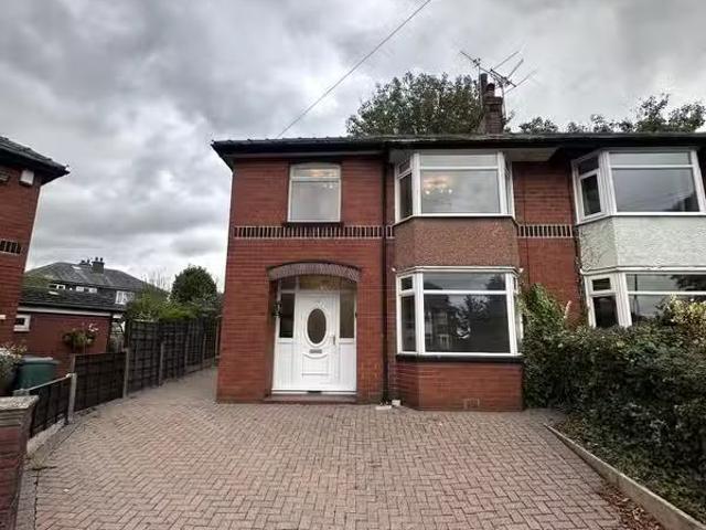 Charming 1 BA 3 bedroom semi detached house for rent in Hazelw.