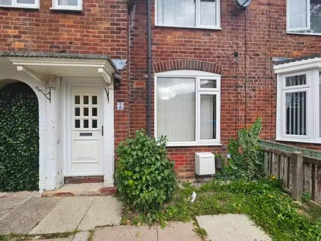 Just in! 1 BA 3 bedroom semi detached house for rent in New La.