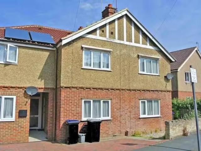 Nice 1 BA 3 bedroom semi detached house for rent in Pretoria R.