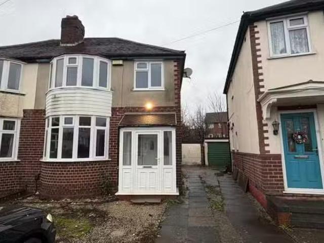 Charming 1 BA 3 bedroom semi detached house for rent in Swan C.