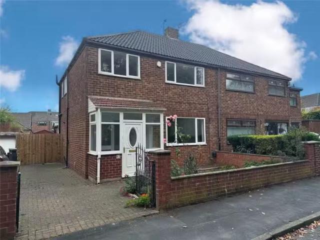 Charming 1 BA 3 bedroom semi detached house for rent in Swinsi.