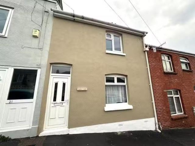 Cozy 1 BA 3 bedroom property for rent in Khartoum Road, Weymou.