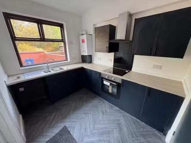 Nice 1 BA 3 bedroom terraced house for rent in Branch Road, Bl.