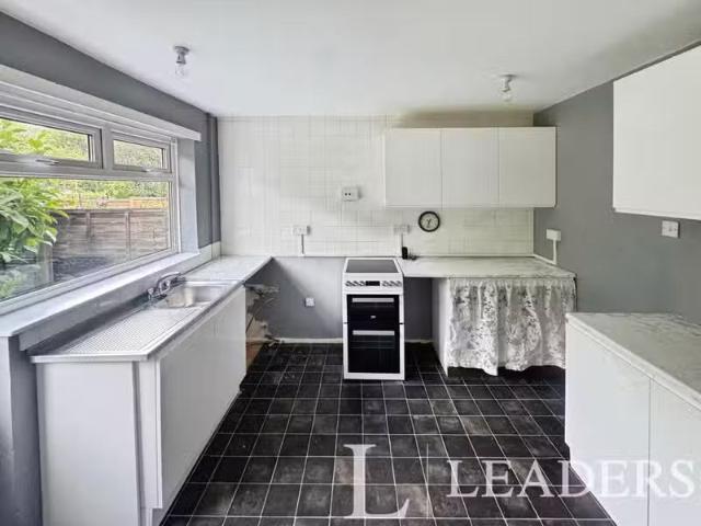 Cozy 1 BA 3 bedroom terraced house for rent in Brays Mead, Har.