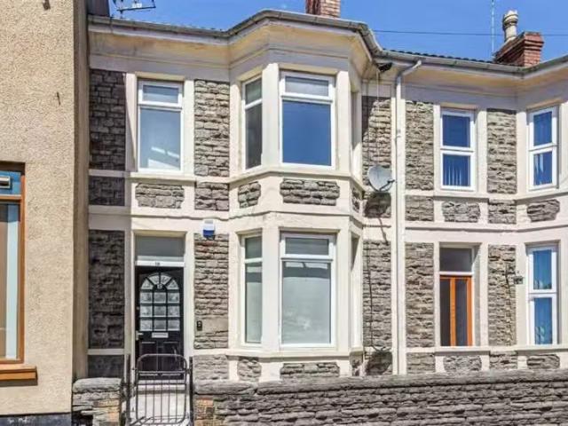Deal! 1 BA 3 bedroom terraced house for rent in Hayward Road.