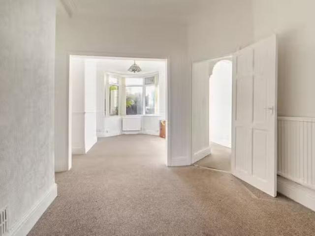 New 1 BA 3 bedroom terraced house for rent in Springwell Lane.