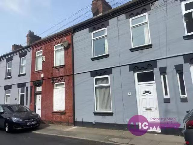Rental! 1 BA 3 bedroom terraced house for rent in Riddock Road.