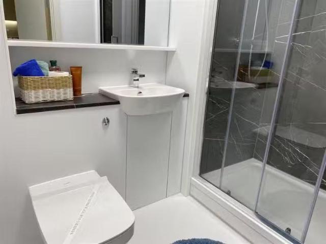 Cheap 1 BA Studio flat for rent in Birmingham Road, West bromw.