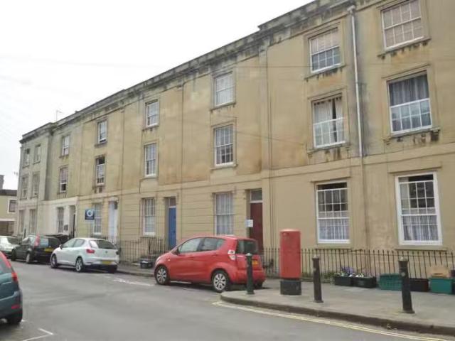 Just in! 1 BA Studio flat for rent in Clevedon Terrace, Cotham.