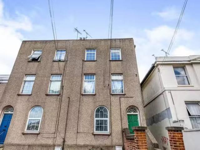 Cozy 1 BA Studio flat for rent in Dover Road, Northfleet, Grav.