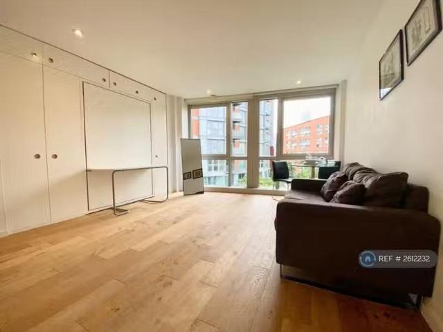 Nice 1 BA Studio flat for rent in Ontario Tower, London, E14