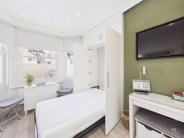 Unique 1 BA Studio flat for rent in Seafield Road, Hove, BN3