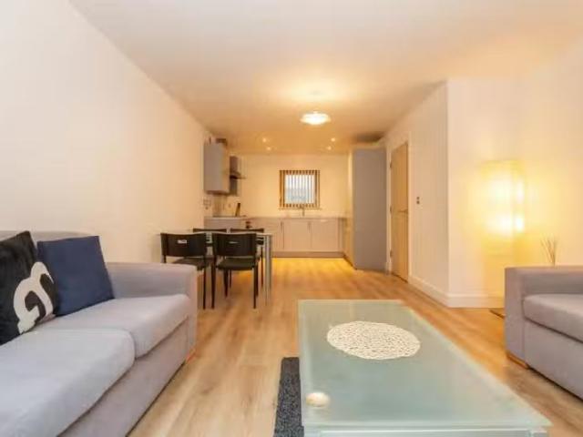Cozy 1 bedroom apartment for rent in Temple House, 24 Temple S.