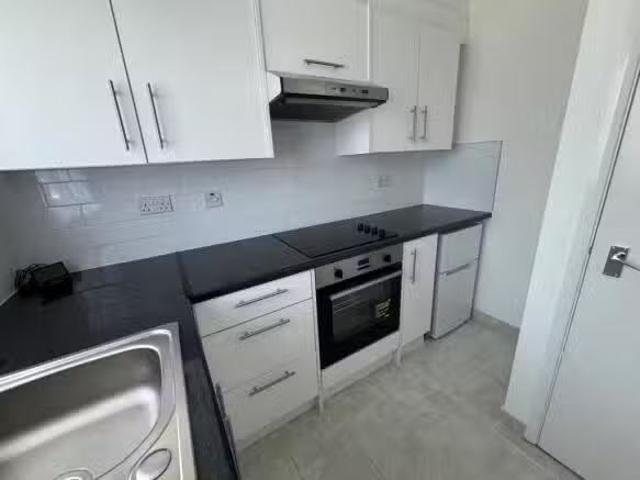 Nice 1 bedroom apartment for rent in Broadlake Close, London C.