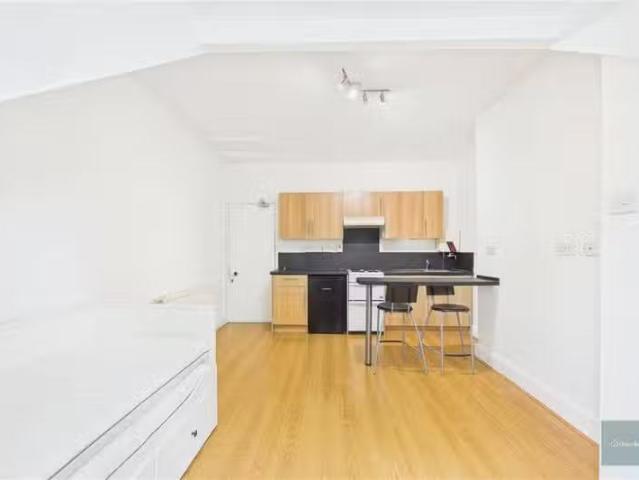Unique 1 bedroom apartment for rent in Chantry Road, Bristol.