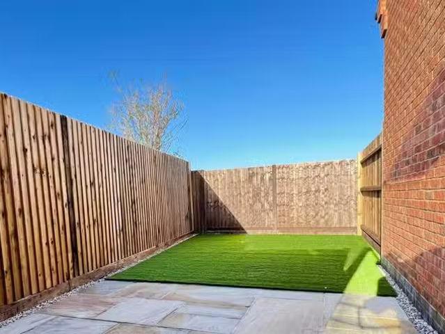 Rental! 1 bedroom apartment for rent in Field View Court, Welw.
