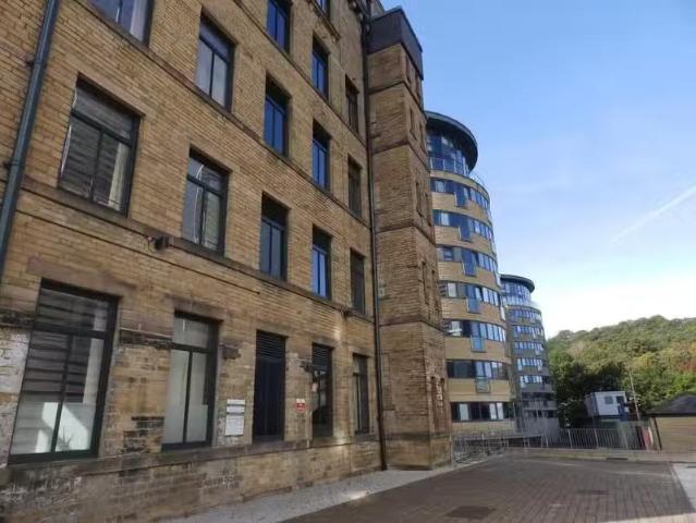 Just in! 1 bedroom flat for rent in Old Mill, Salts Mill Road.