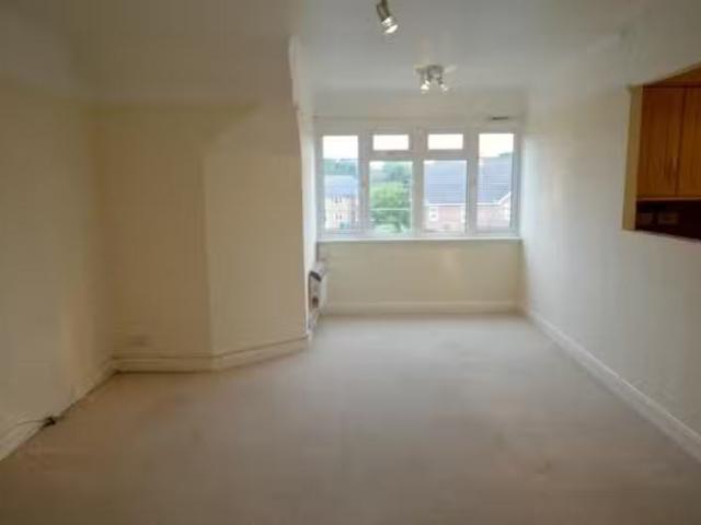 Cheap 1 bedroom flat for rent in Princess Road, Branksome, Poo.
