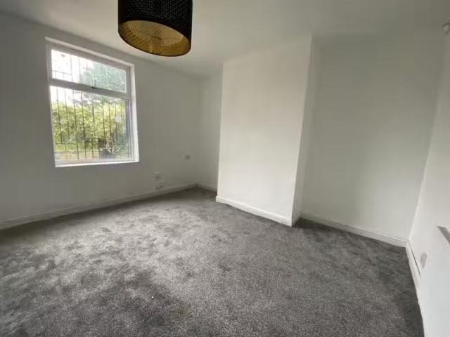 Unique 1 bedroom house for rent in Copley Street, Bradford, We.