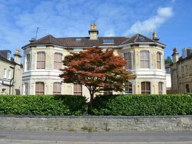 Deal! 1 bedroom house share for rent in Newbridge Road, Bath.