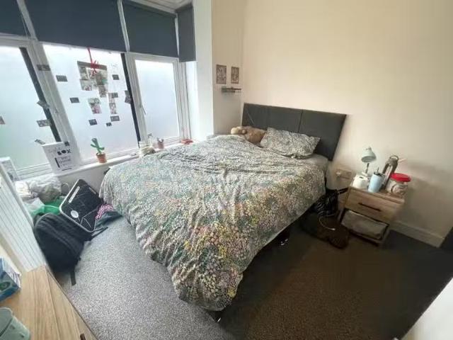 For Rent! 1 bedroom house share for rent in Room 1, Florence R.