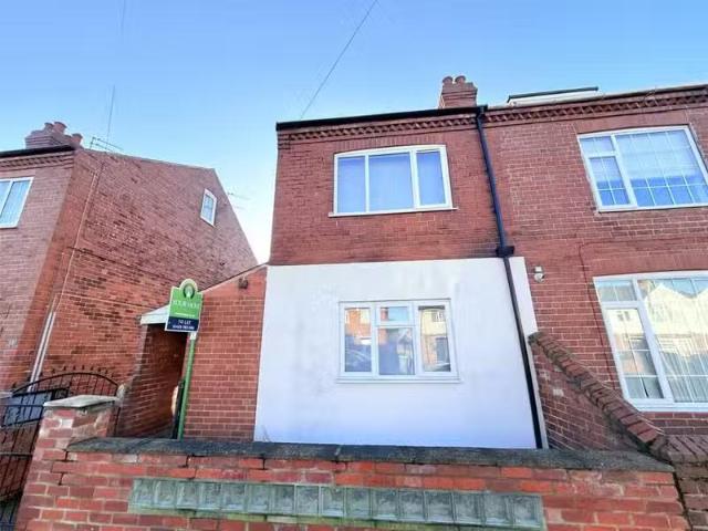 Cheap 1 bedroom property for rent in Western Road, Goole, East.
