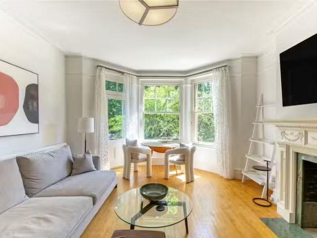 Charming 1 bedroom property to let in Albert Bridge Road, Lond.