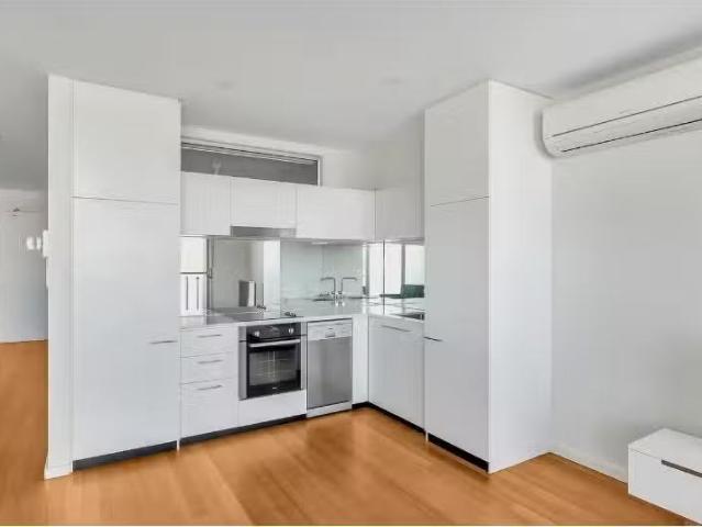 Nice 1 BR 401/14 Gilbert St, Adelaide House for rent Listed b.