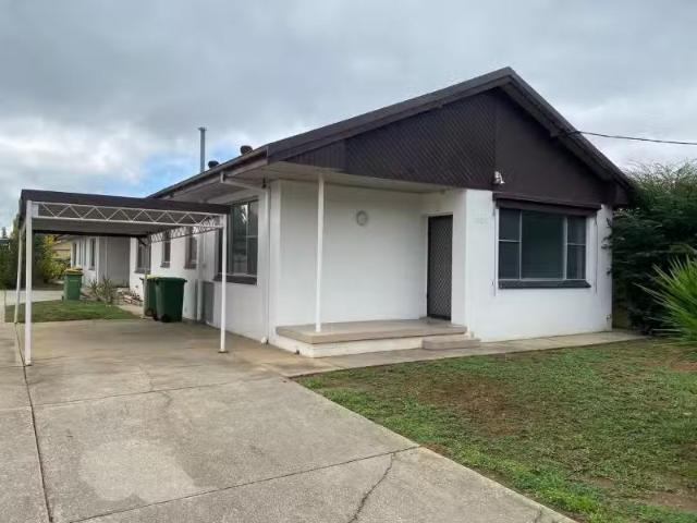 Deal! 1 BR 4/200 Kiewa Street, South Albury Apartment for rent.