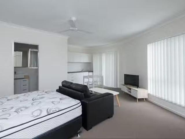 Charming 1 BR 5/145 Selina Street, Wynnum, QLD 4178