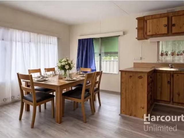 Charming 1 BR 51a Burdett Crescent, BLACKTOWN Apartment for re.