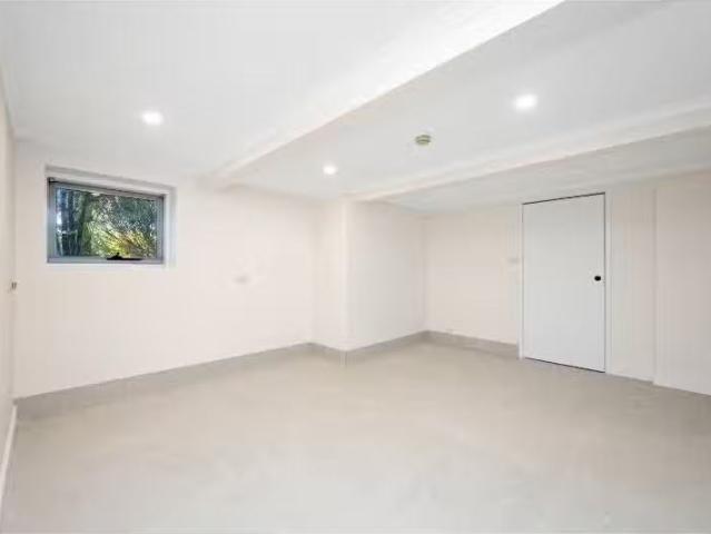 Deal! 1 BR 57B Chewings Street, Scullin House for rent Listed.