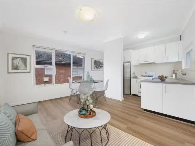 For Rent! 1 BR 6/123 Balgowlah Road, Fairlight Apartment for r.
