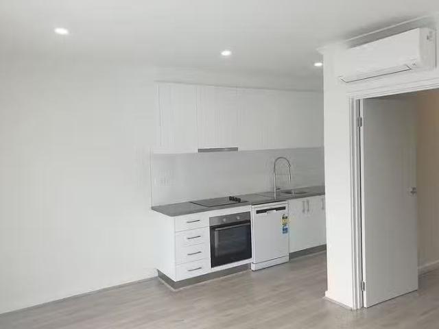 Nice 1 BR 8/30 Walsh Street, Ormond, VIC 3204