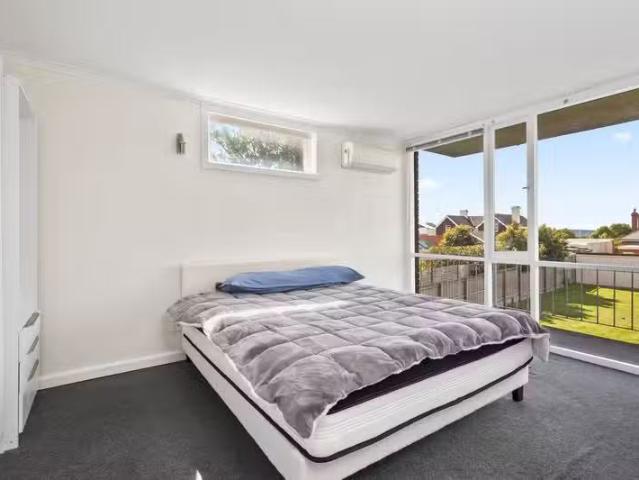 Nice 1 BR 8/8 Margaret Street, SANDY BAY, TAS 7005 House for.