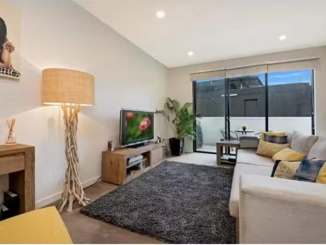 Just in! 1 BR 106/64 Gladesville Street, Hunters Hill Apartmen.