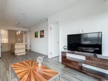 Connaught, Calgary, Alberta - Equipped kitchen