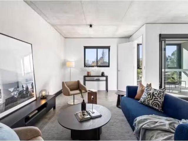 Rental! 1 BR 110/17 The Causeway, Kingston Apartment for rent.
