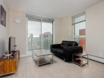 Edmonton, Alberta - Equipped kitchen