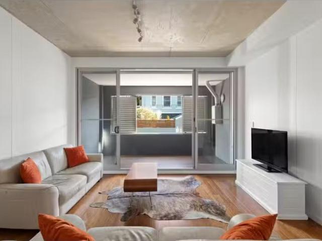 For Rent! 1 BR 2/133 137 Mitchell Road, ALEXANDRIA Apartment f.
