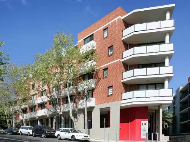 Cozy 1 BR 215/130 Carillon Avenue, NEWTOWN, NSW 2042 Studio.